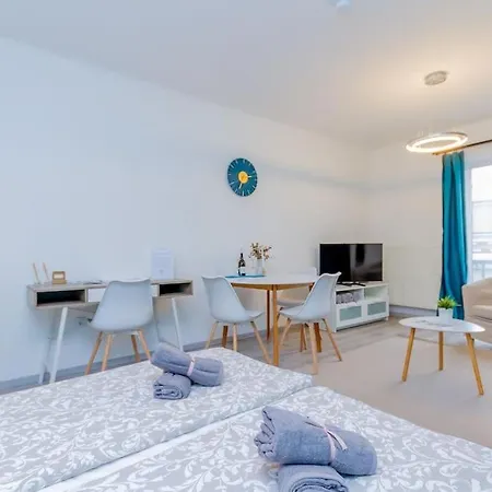 Riverside With Ac Apartment *