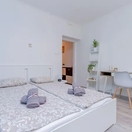 Apartment Riverside With Ac